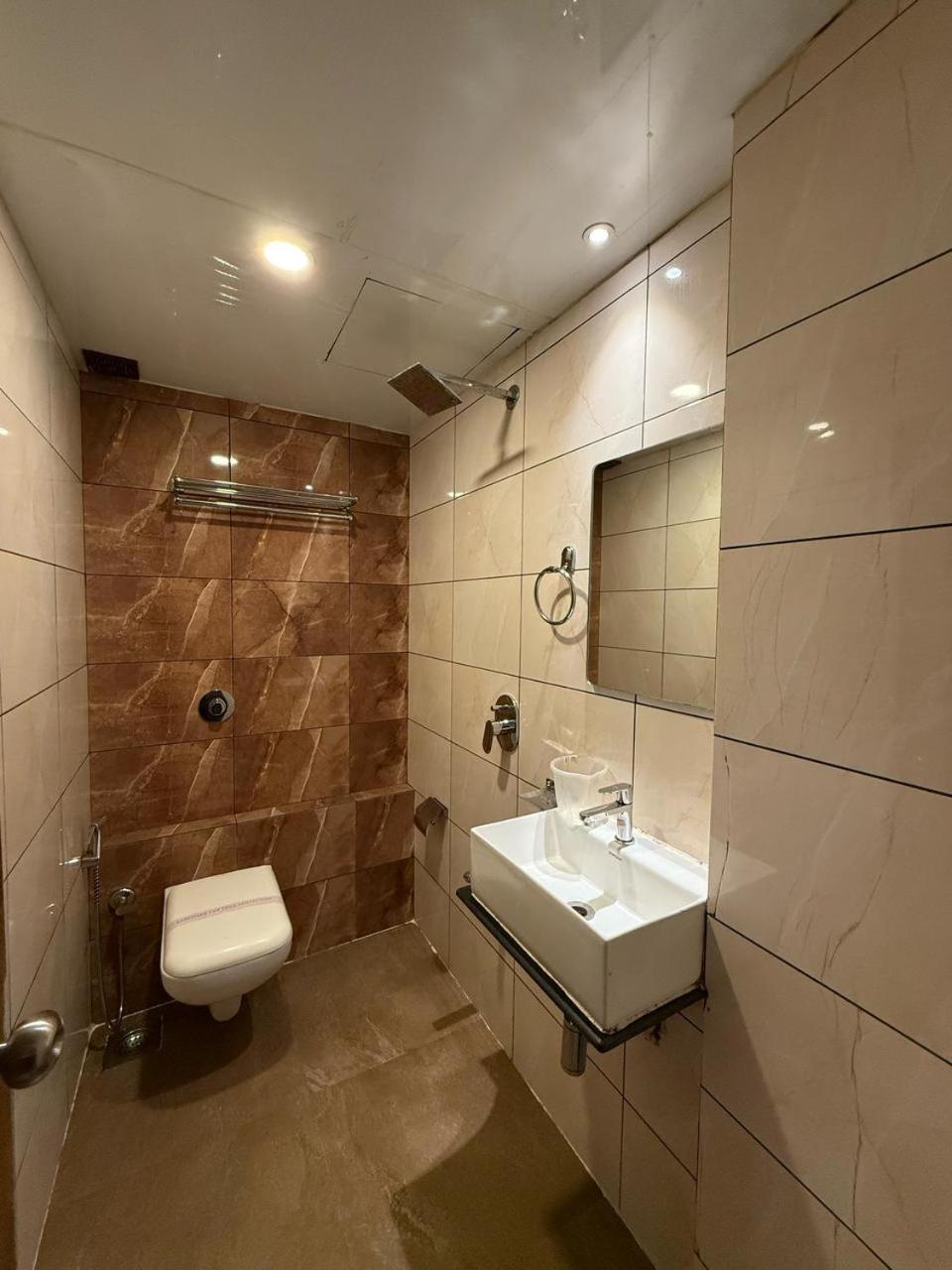 Palm Breeze Hotel - Colaba Mumbai Exterior foto